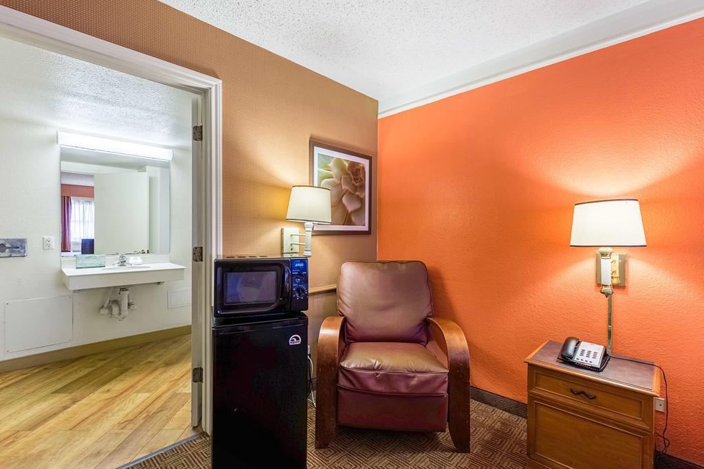 Motel 6 Houston Medical Center - Reliant Park Bagian luar foto