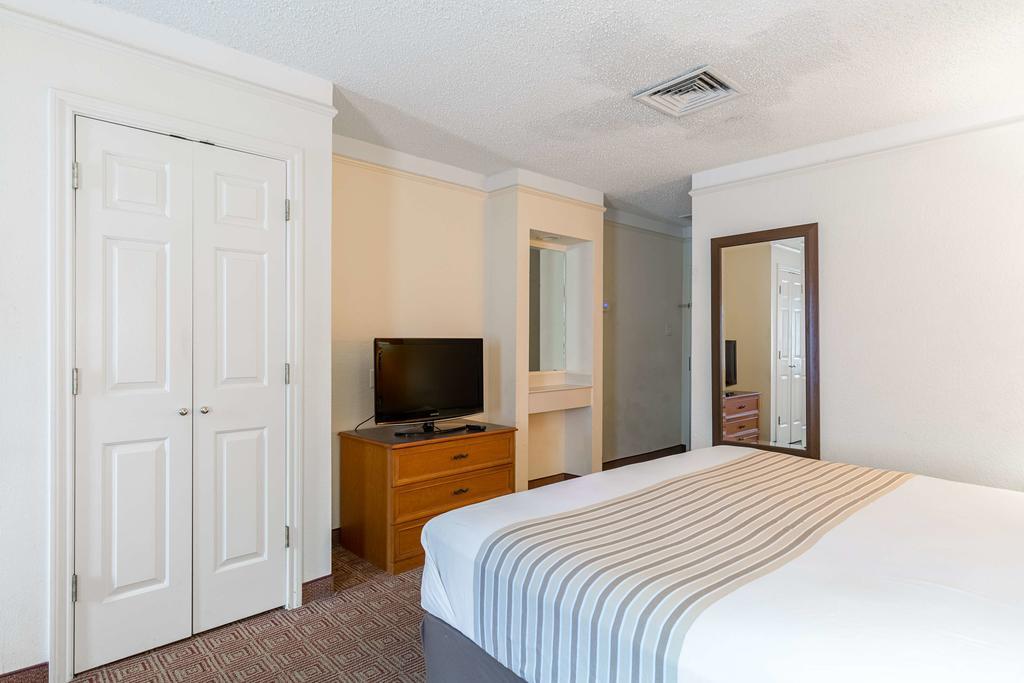 Motel 6 Houston Medical Center - Reliant Park Bagian luar foto