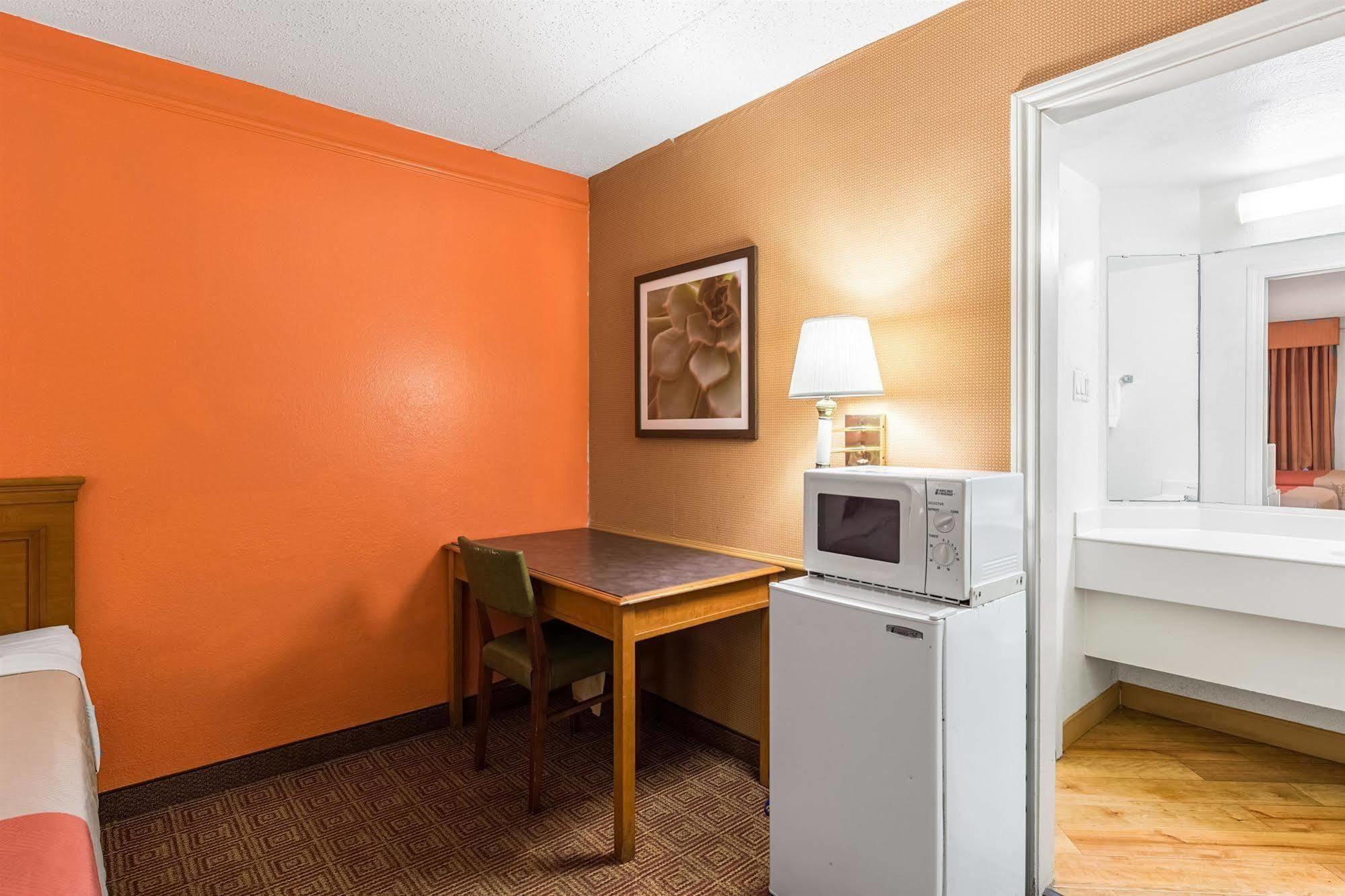 Motel 6 Houston Medical Center - Reliant Park Bagian luar foto