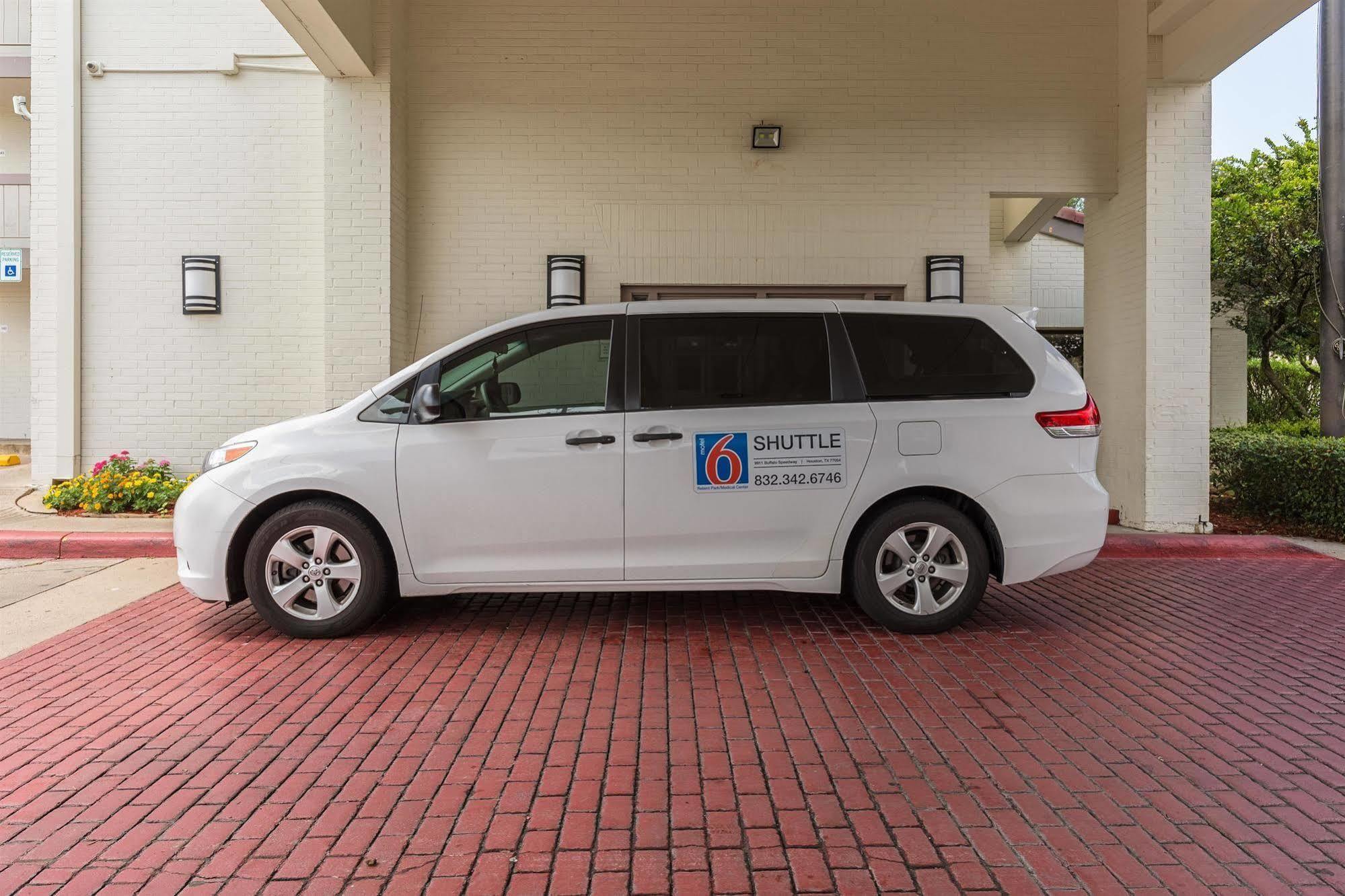 Motel 6 Houston Medical Center - Reliant Park Bagian luar foto