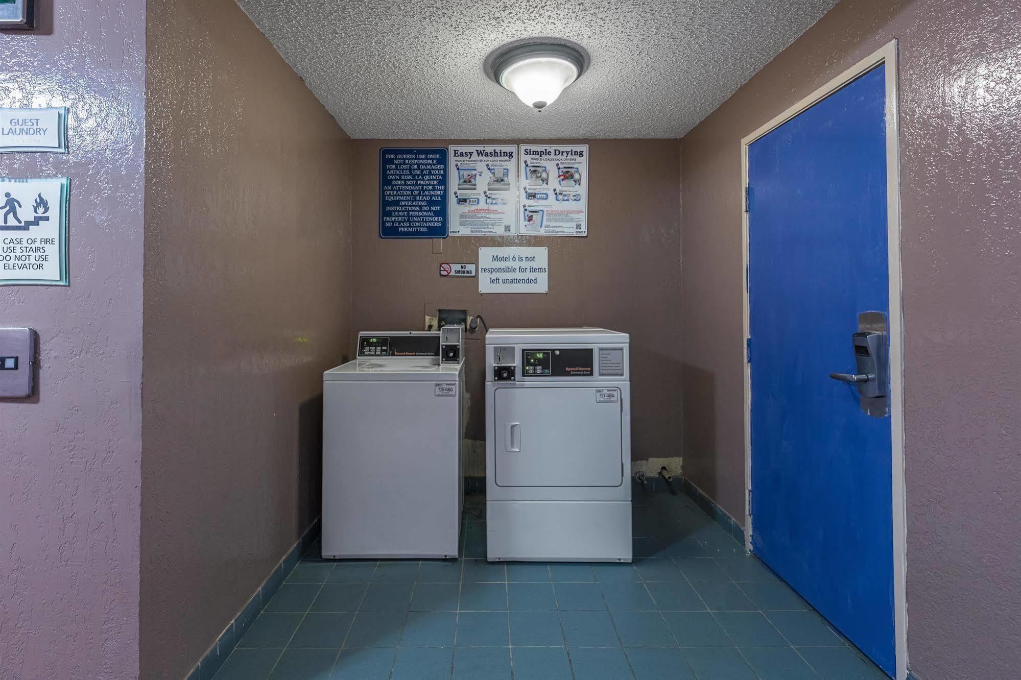 Motel 6 Houston Medical Center - Reliant Park Bagian luar foto