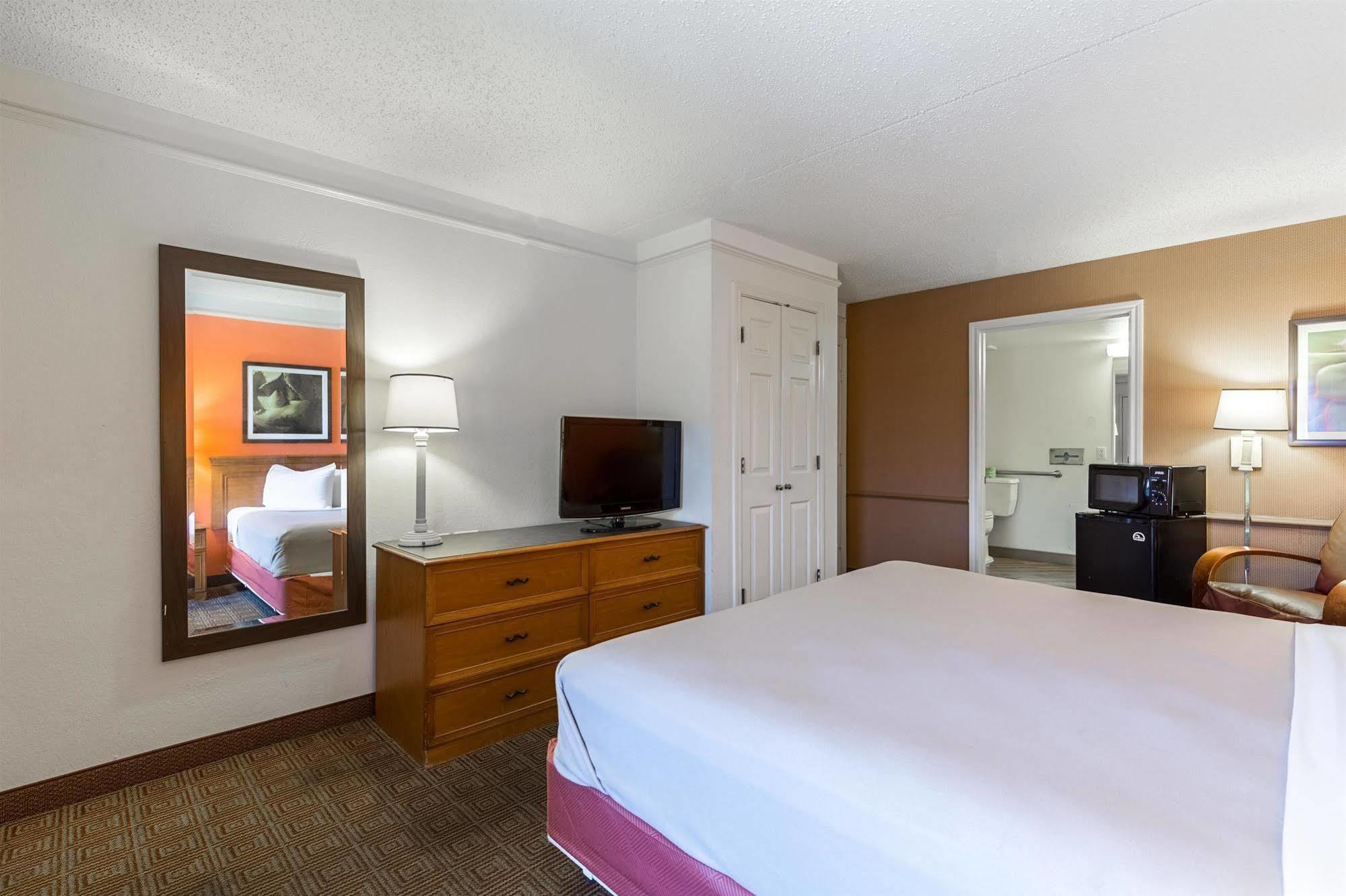 Motel 6 Houston Medical Center - Reliant Park Bagian luar foto