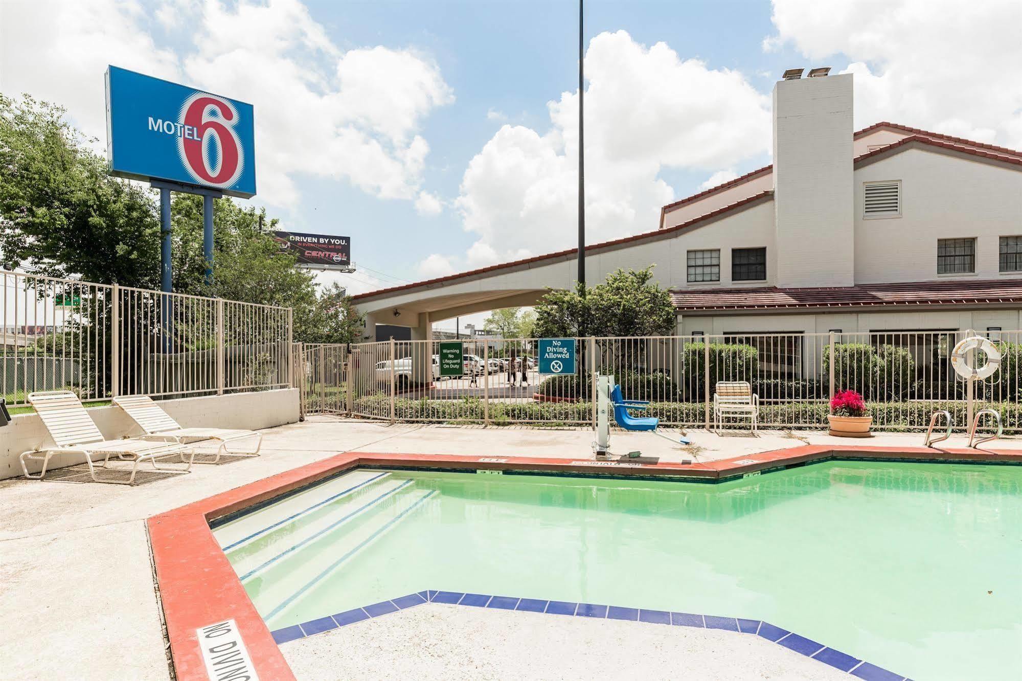 Motel 6 Houston Medical Center - Reliant Park Bagian luar foto